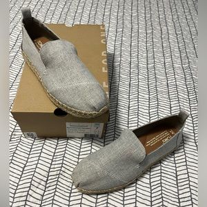 Tom’s Drizzle Grey Slub Chambray, Deconstructed Alpargata, women’s size 7.